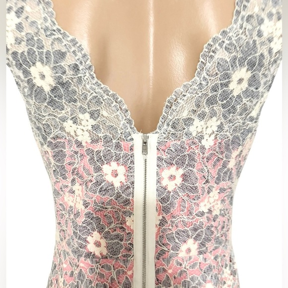 😍 MAGGY LONDON PINK GRAY SOFT WHITE ILLUSION SCALLOPED LACE SHEATH DRESS 8 NWT - Picture 6 of 9